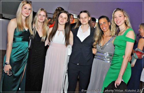 Gymnasiumball-Sternennacht-299-20250520-Bettfedernfabrik (1)